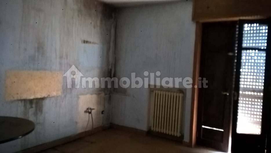 5 rooms Commercial property in Sant'Arsenio, Italy No. 111959