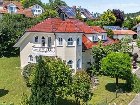 8 rooms House in Bodenseekreis, Germany No. 86572