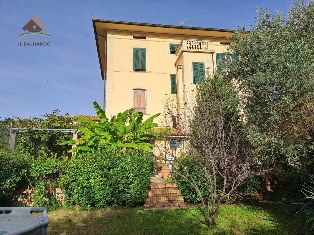 15 rooms Villa in Porcari, Italy No. 113478