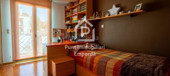 4 Schlafzimmer Haus in Figueres, Spain, Nr. 113572 37