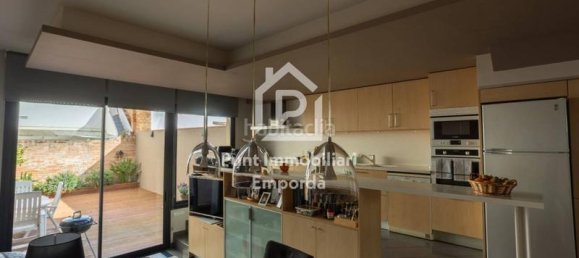 4 Schlafzimmer Haus in Figueres, Spain, Nr. 113572 26