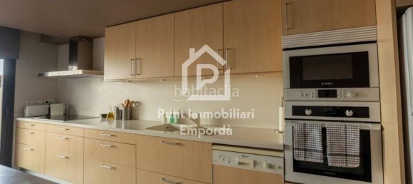 4 Schlafzimmer Haus in Figueres, Spain, Nr. 113572 34