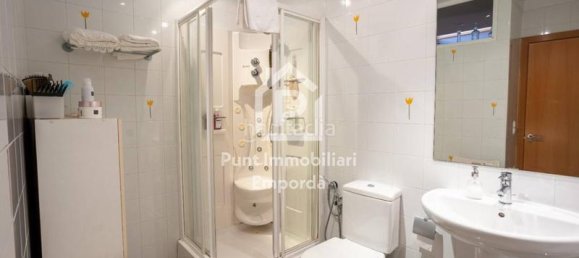 4 Schlafzimmer Haus in Figueres, Spain, Nr. 113572 5
