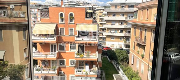 3 bedrooms Apartment in Rome, Italy No. 48588 32