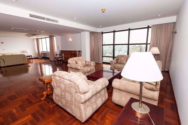 4 bedrooms Condo in Watthana, Thailand No. 9958