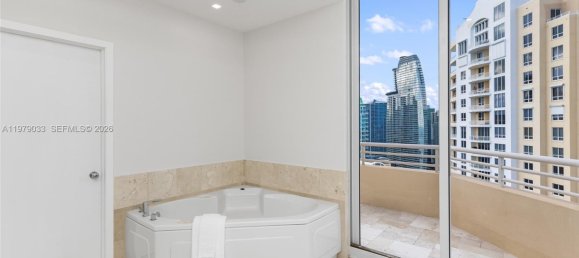 5 dormitorios propiedad comercial en alquiler en Miami, Miami-Dade, Florida, USA № 615373 5