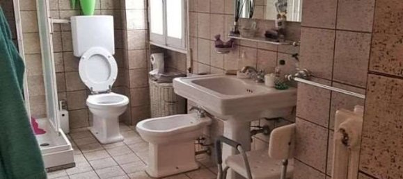 3 bedrooms Apartment in Modena, Italy No. 122943 4