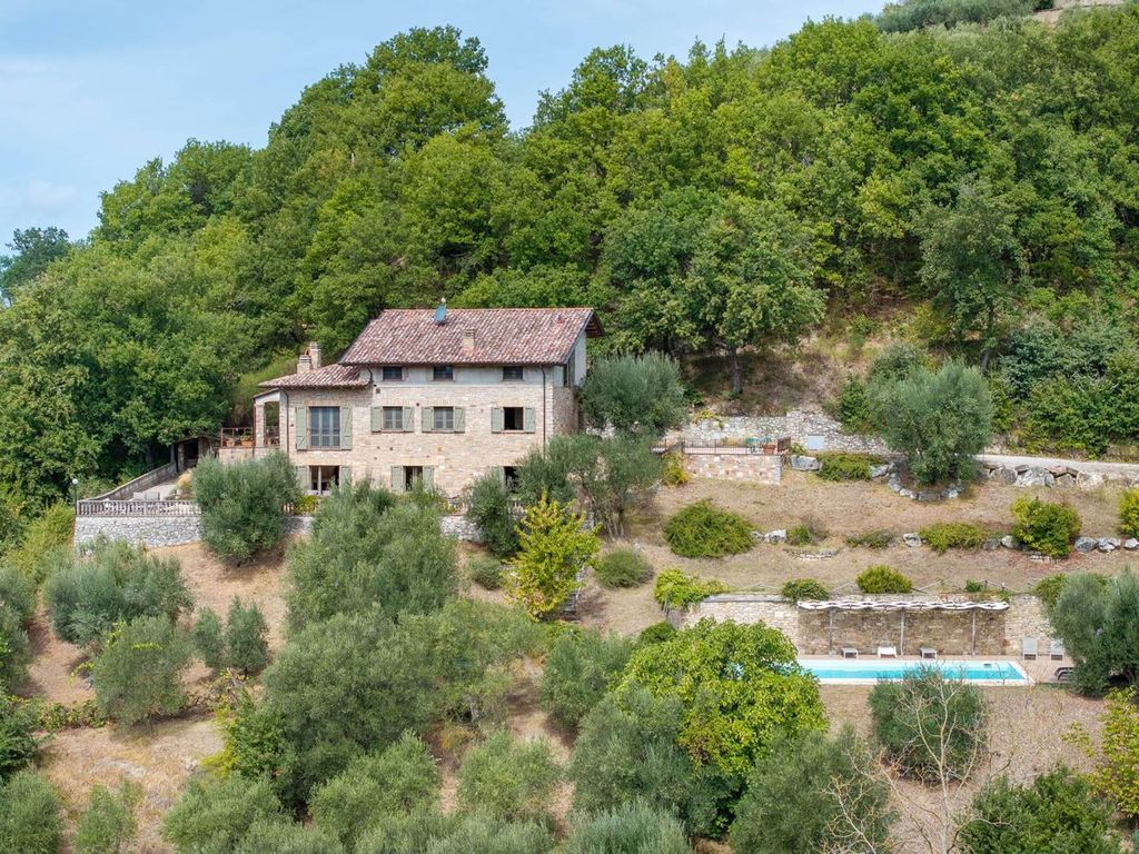 5 bedrooms Villa in Umbertide, Italy No. 65010