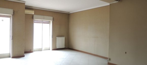 3-salle Appartement à Catania, Italy No. 284276 13