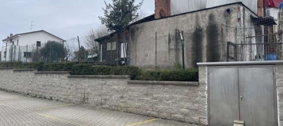 3 rooms Apartment in Binago, Italy No. 1894 13