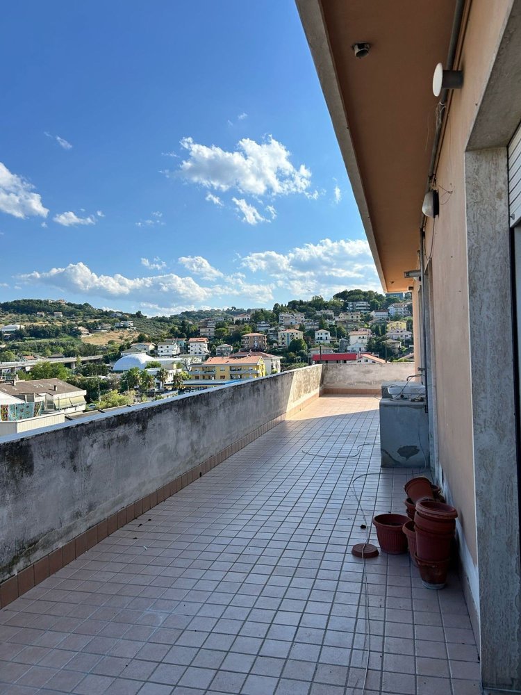 2-salle Penthouse à Montesilvano, Italy No. 299527