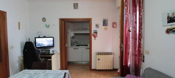 6 rooms Apartment in Montepulciano, Italy No. 30891 2