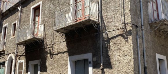 Edificio en Sant'Agata di Militello, Italy 200 m² No. 159538 2