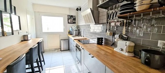 Apartamento de 2 dormitorios en Chambourcy, France No. 140083 4