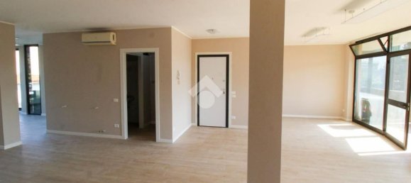 Escritório em Chiari, Italy 100 m² N.º 168298 2