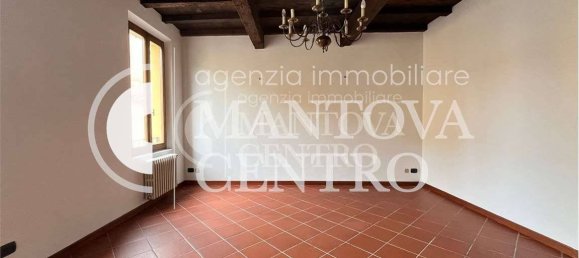 Здание с 5 комнатами в Мантуя, Италия № 303079 3