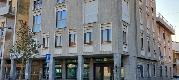 Apartamento de 4 habitaciónes en Magnago, Italy No. 179986 3