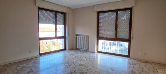 Apartamento de 4 habitaciónes en Magnago, Italy No. 179986 14