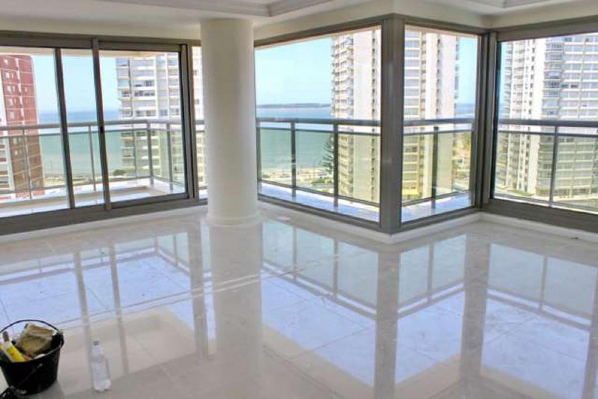 Apartamento de 2 dormitorios en Maldonado, Uruguay No. 11139