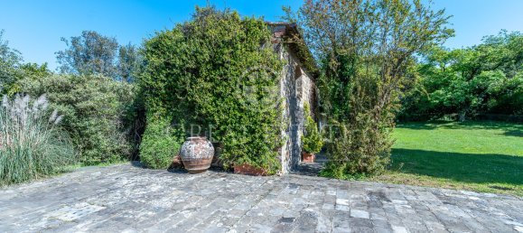 4 bedrooms House in Florence, Italy No. 238026 2