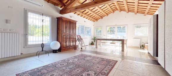6 rooms House in Rimini, Italy No. 96097 4