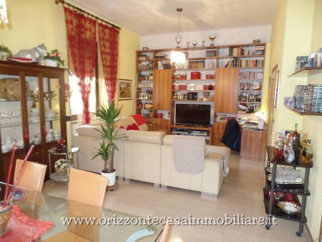 9 rooms Apartment in Ascoli Piceno, Italy No. 136081