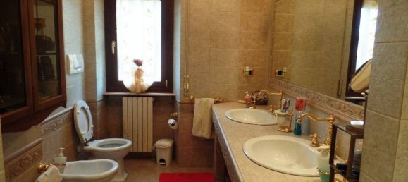 9 rooms Apartment in Ascoli Piceno, Italy No. 136081 18