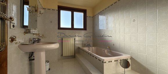 3 bedrooms Villa in Saint-Victor-sur-Rhins, France No. 273050 8