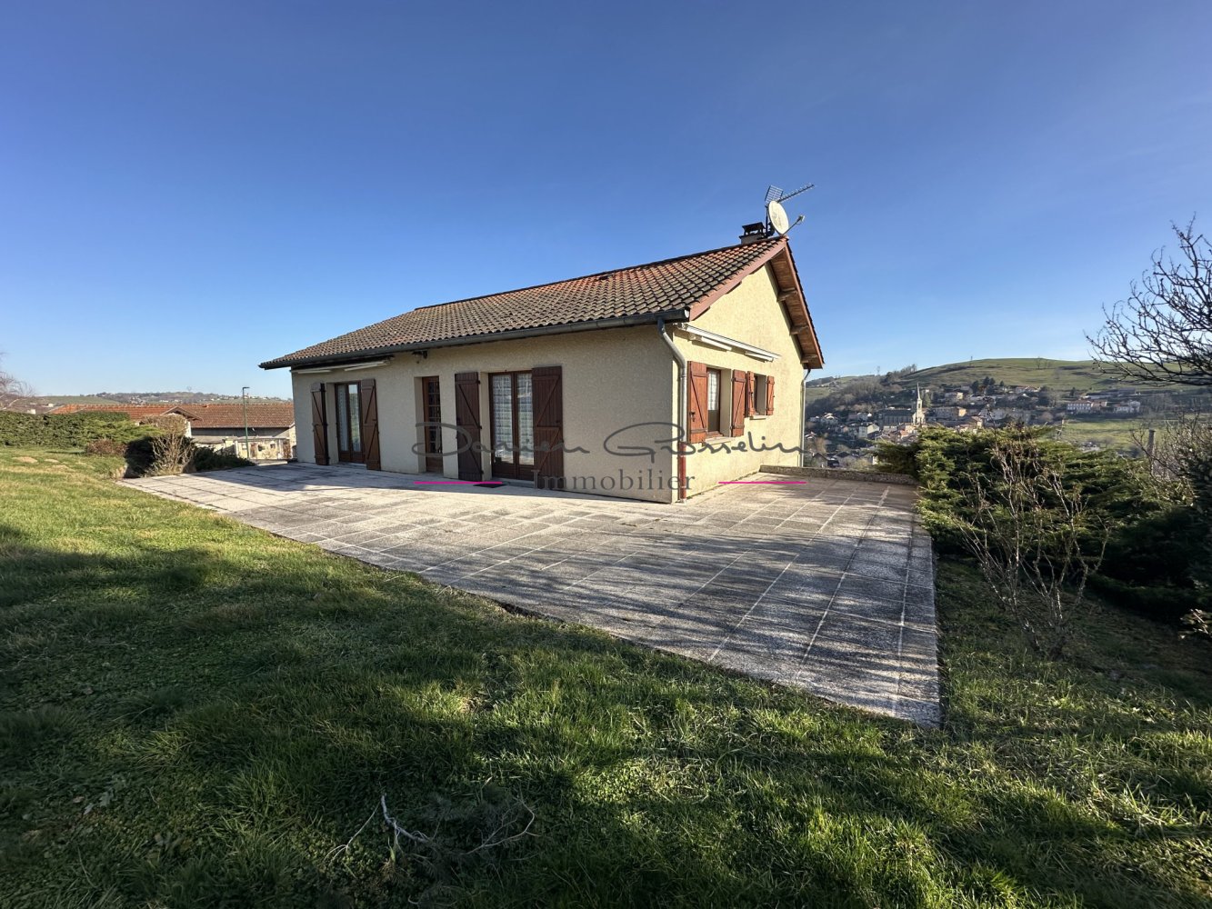 3 bedrooms Villa in Saint-Victor-sur-Rhins, France No. 273050