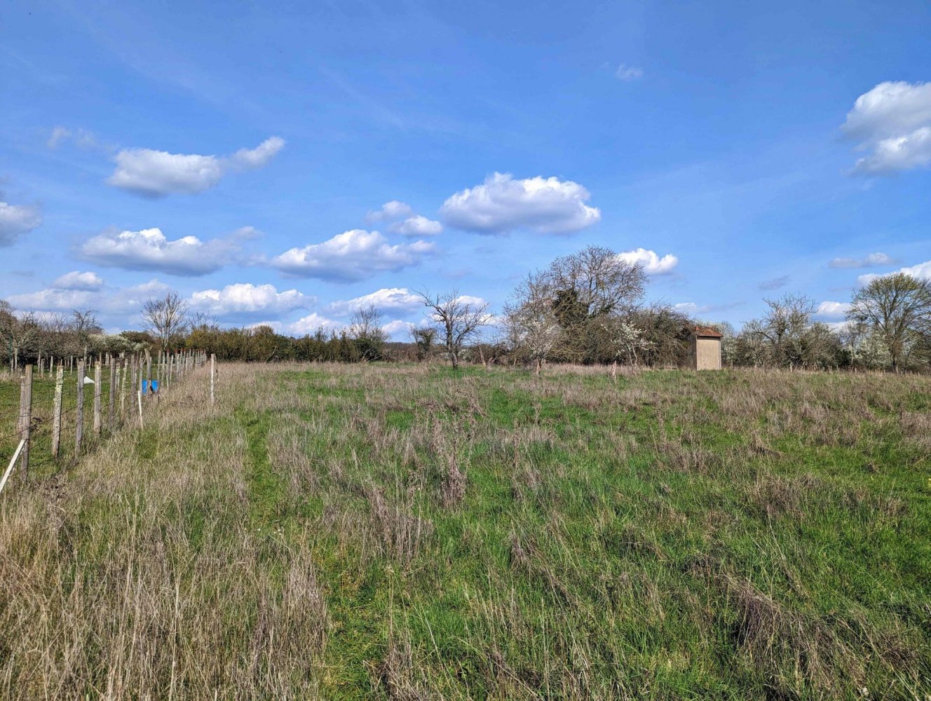  Land in Clamecy, France No. 268676