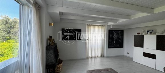 4 bedrooms Apartment in Naples, Italy No. 273873 9