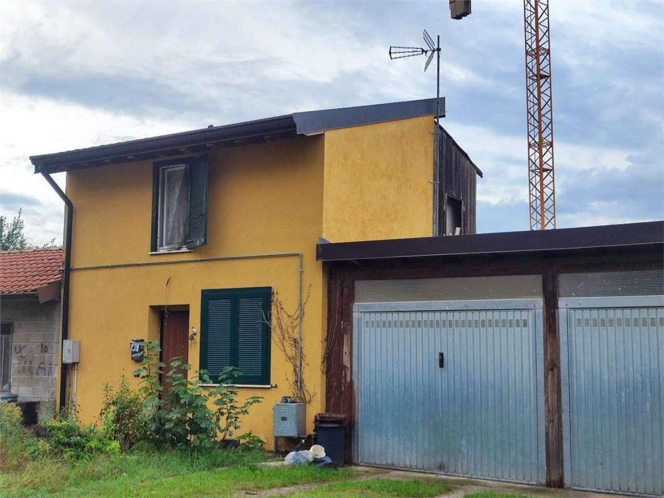 5 rooms Apartment in Fino Mornasco, Italy No. 8374