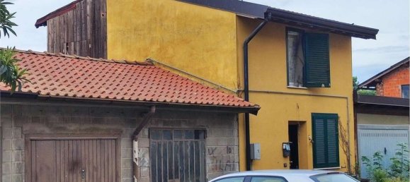 5 rooms Apartment in Fino Mornasco, Italy No. 8374 2
