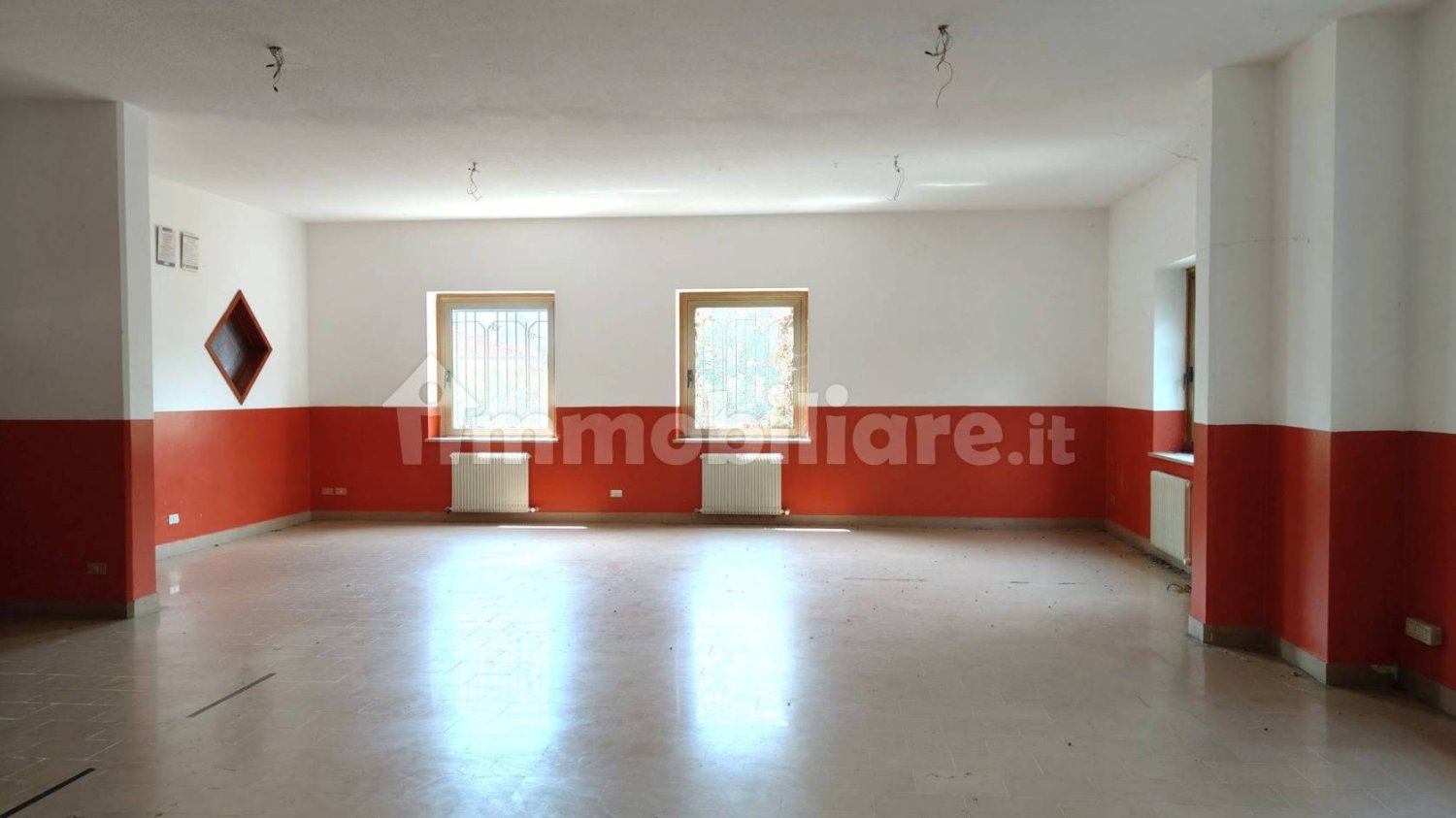 4 rooms Commercial property in Udine, Italy No. 13527