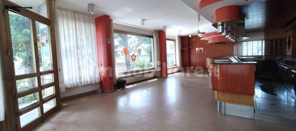 4 rooms Commercial property in Udine, Italy No. 13527 9