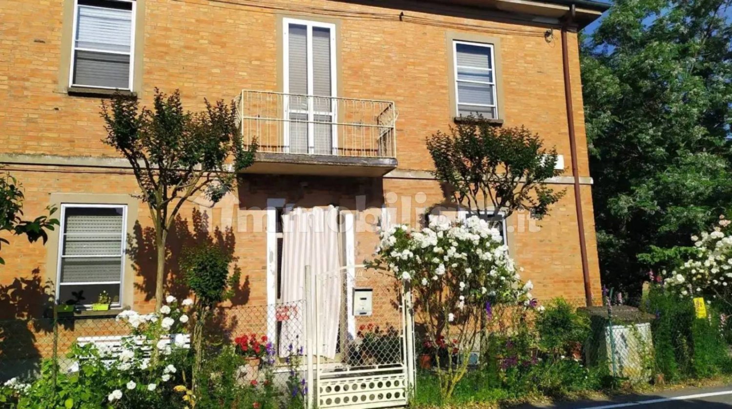 5 bedrooms House in Argenta, Italy No. 391914