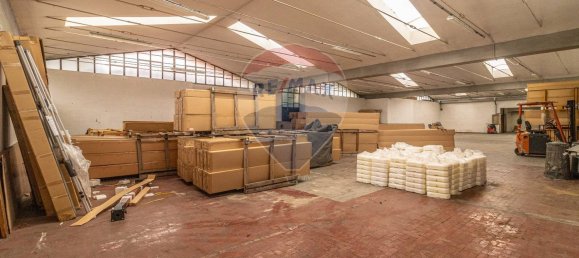 2500m² Commercial property in Borgomanero, Italy No. 56282 7