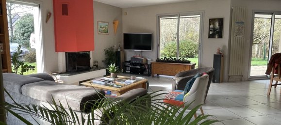 Casa de 6 dormitorios en Pont-Pean, France No. 206960 2