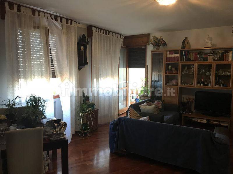 Apartamento de 4 divisões em Novi di Modena, Italy N.º 157954