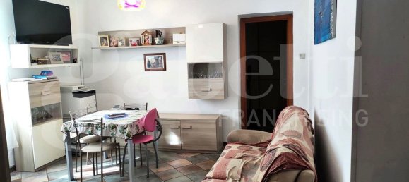 3 rooms Apartment in Follonica, Italy No. 202489 2