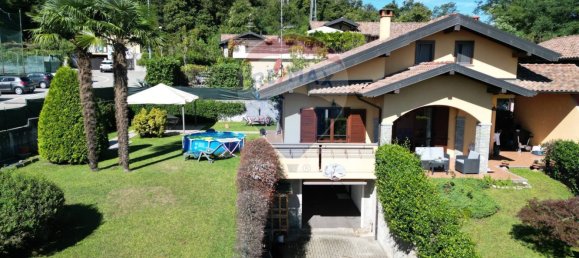 5 bedrooms Villa in Paruzzaro, Italy No. 320529 4