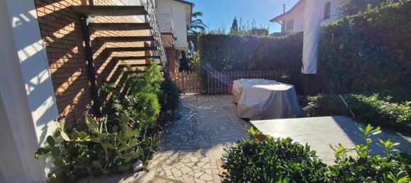 15-salle Villa à Forte dei Marmi, Italy No. 19292 5