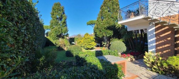 15-salle Villa à Forte dei Marmi, Italy No. 19292 6