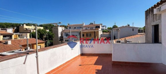 Apartamento de 3 dormitorios en Sant Feliu de Guíxols, Spain No. 170043 3