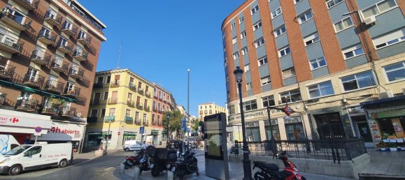 Apartamento de 3 dormitorios en Madrid, Spain No. 170784 4
