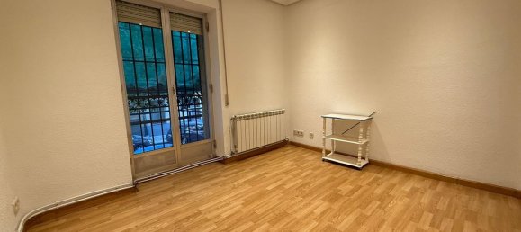 Apartamento de 3 dormitorios en Madrid, Spain No. 170784 6