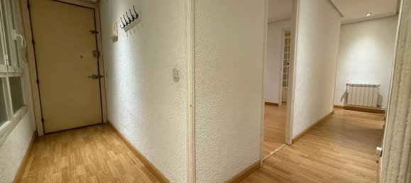 Apartamento de 3 dormitorios en Madrid, Spain No. 170784 8