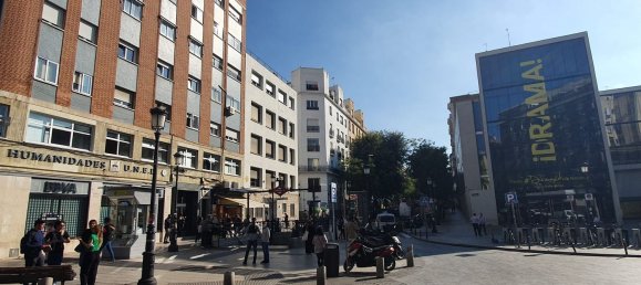 Apartamento de 3 dormitorios en Madrid, Spain No. 170784 2