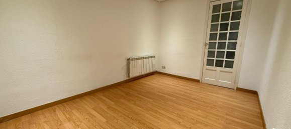Apartamento de 3 dormitorios en Madrid, Spain No. 170784 10
