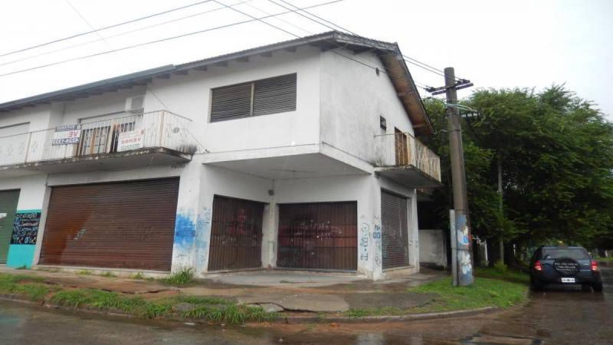 Casa de 3 dormitorios en Quilmes, Argentina No. 2455